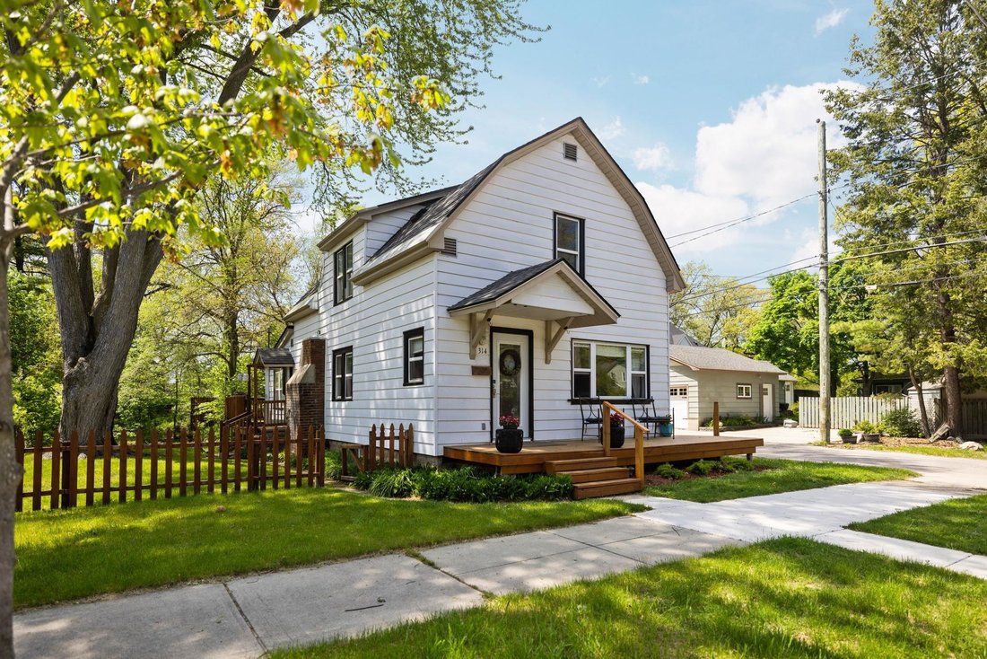 House in Traverse City, Michigan, United States 1 - 18861560