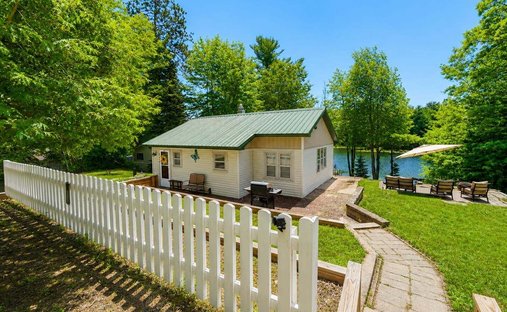 House in Traverse City, Michigan, United States 1