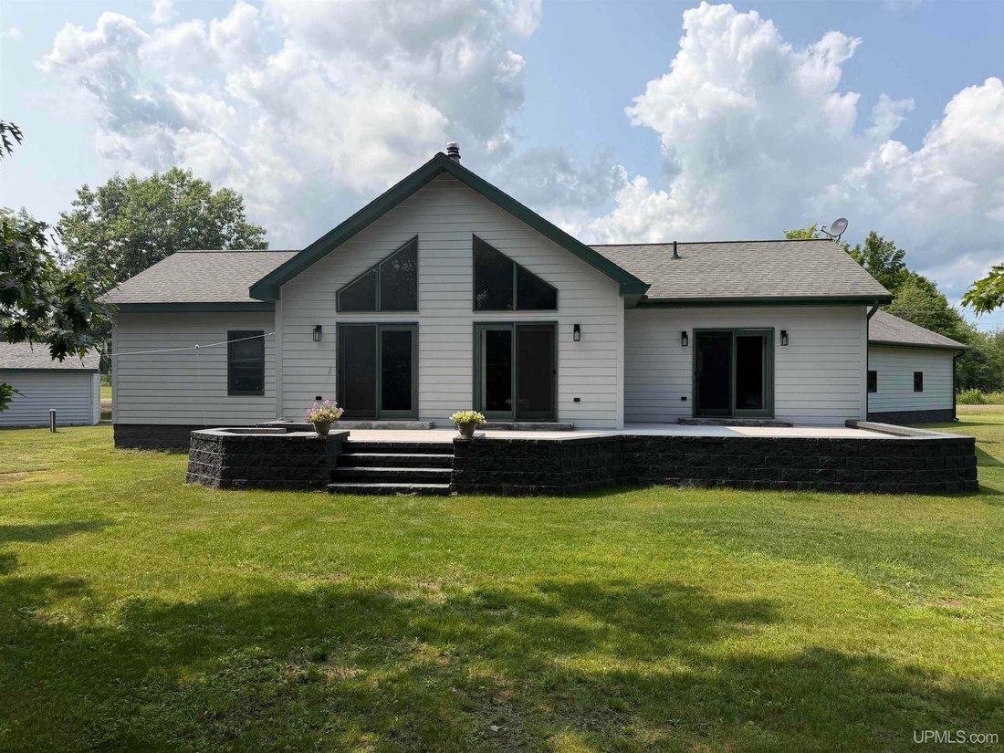 House in Chassell, Michigan, United States 2 - 18861402