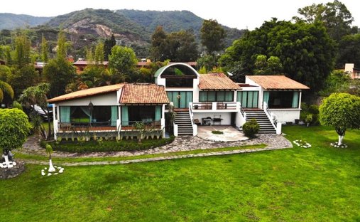House in Santa María Pipioltepec, State of Mexico, Mexico 1