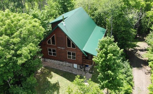 House in Ontonagon, Michigan, United States 1