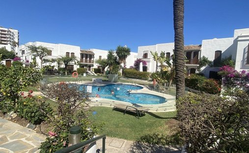 Stadthaus in Cancelada, Estepona, Andalusien 1