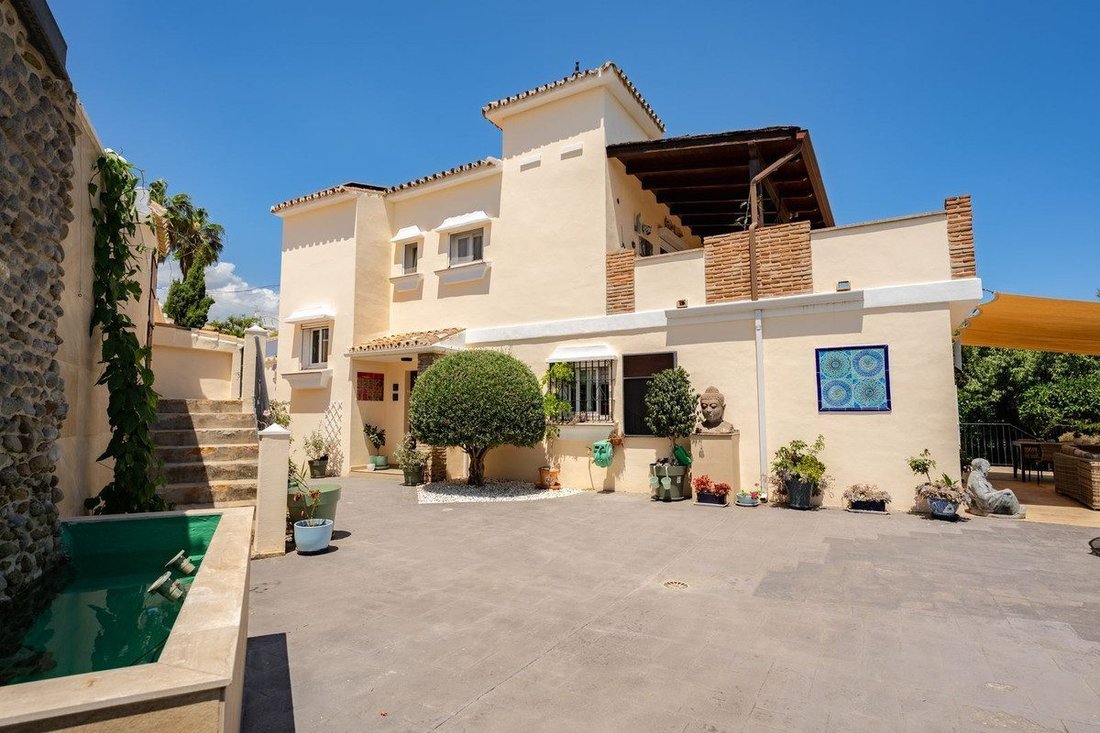 Villa in Estepona, Andalusia, Spain 1 - 18863669