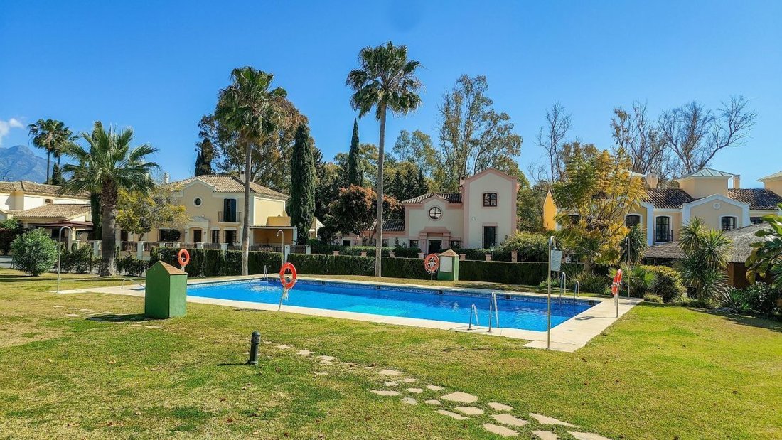 Townhouse in Guadalmina Alta, San Pedro de Alcantara, Spain 4 - 18864028
