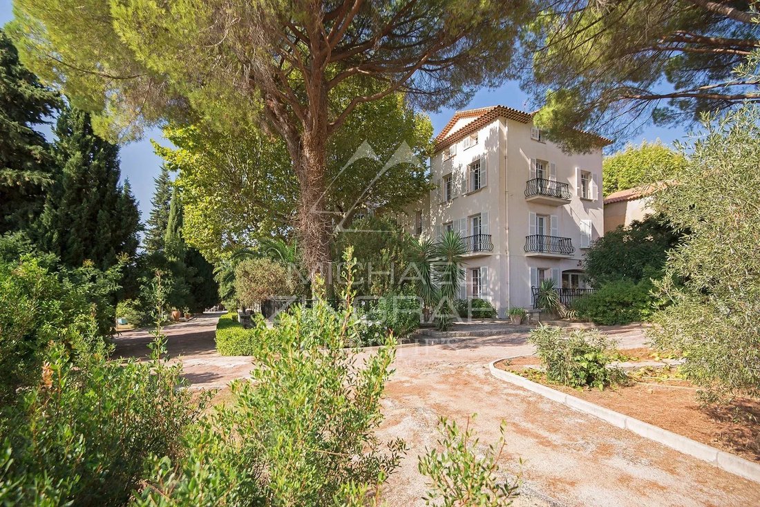 Country House in Cuers, Provence-Alpes-Côte d'Azur, France 1 - 18863168