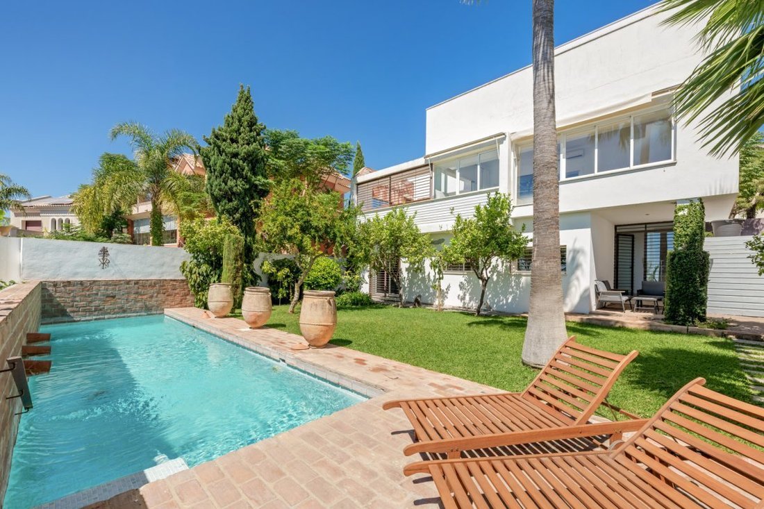 Villa a Estepona, Andalusia, Spagna 1 - 18864470