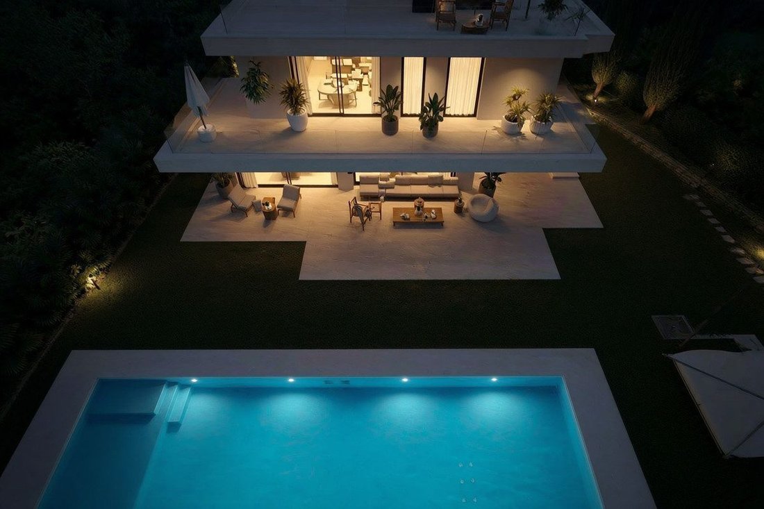 Villa in Elviria-Cabopino, Marbella, Spanien 2 - 18867028