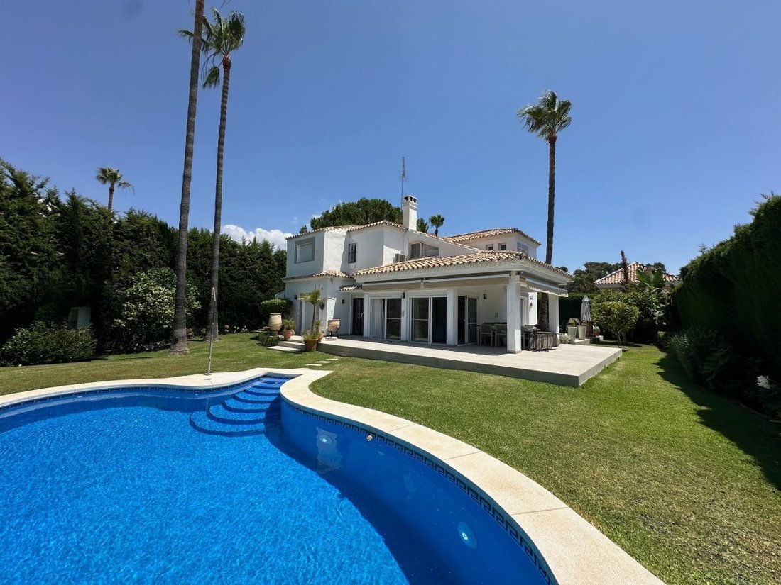 Villa en Playa Puerto Banús, Marbella, España 1 - 18867596