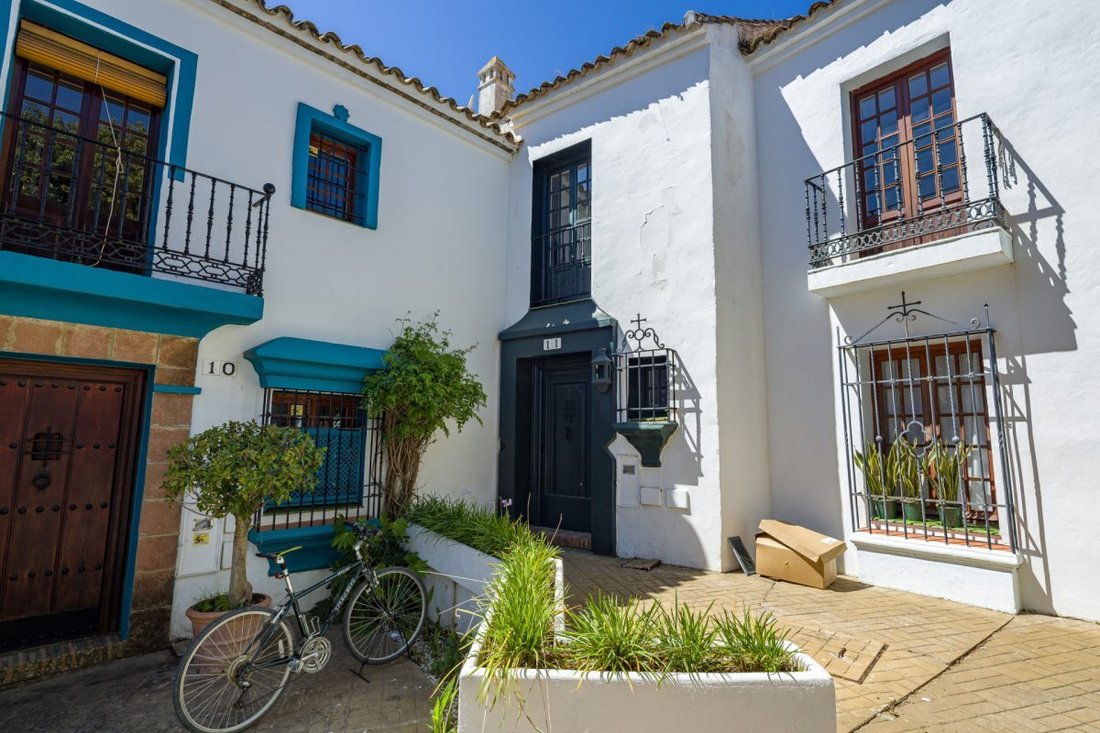 Townhouse in Guadalmina Baja, San Pedro de Alcantara, Spain 1 - 18864965