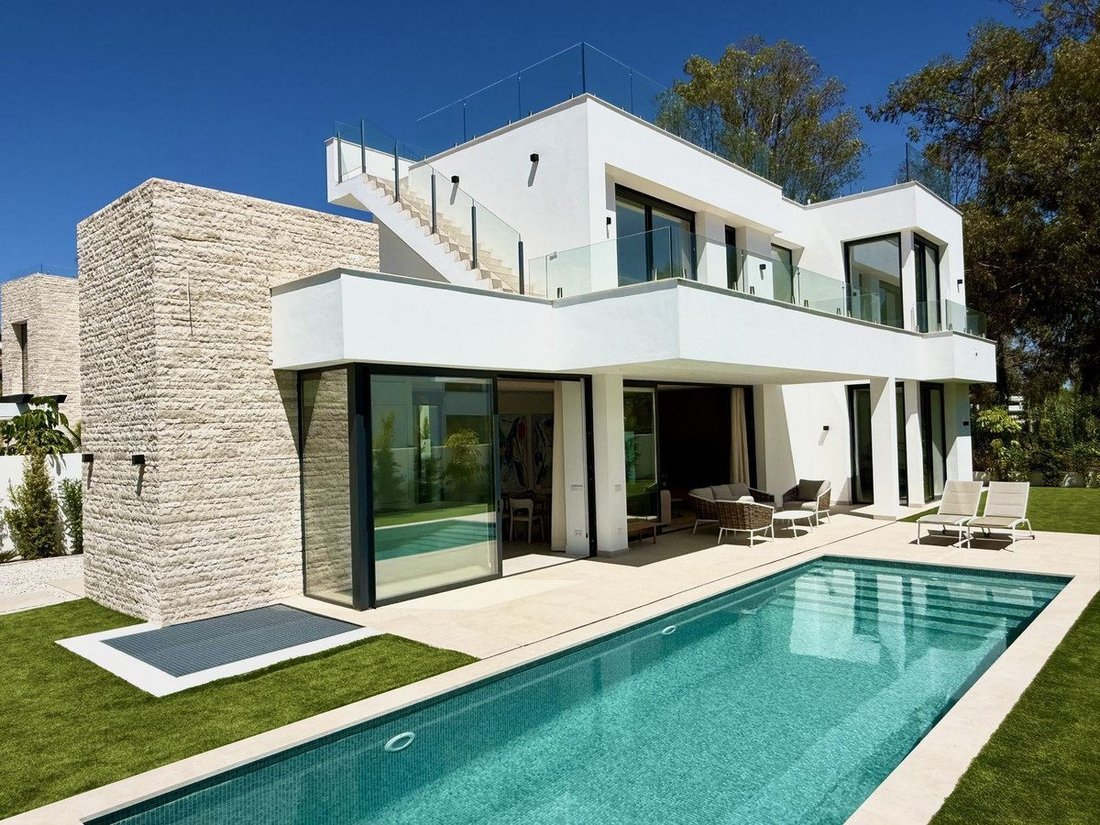 Villa in Estepona, Andalusia, Spain 1 - 18867652