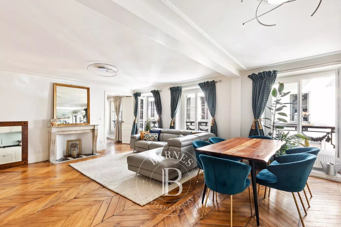 Apartment in Porte Saint Denis-Paradis, Paris 10e Arrondissement, Paris 1 - 18862699