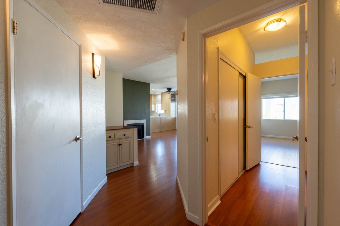 Condo in Los Angeles, California, United States 3 - 18867727