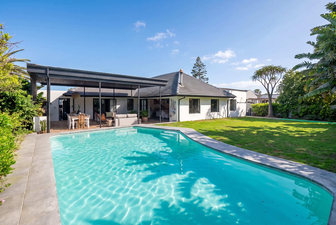 Country House in Hout Bay, South Peninsula, Cape Town 1 - 18864459