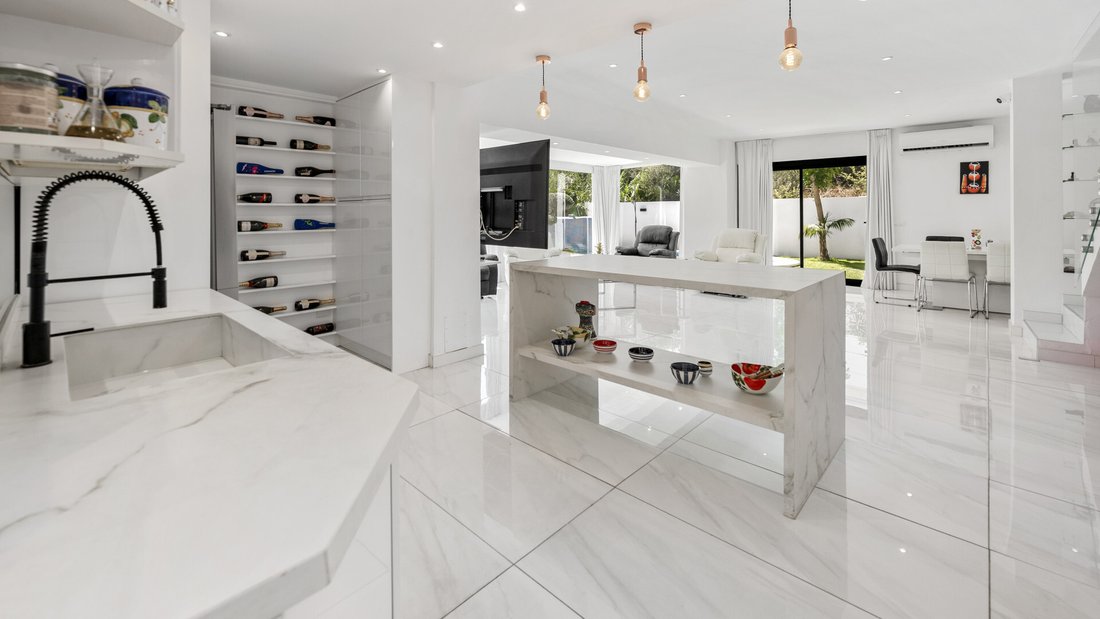 Villa in Marbella, Andalusia, Spain 3 - 18645913