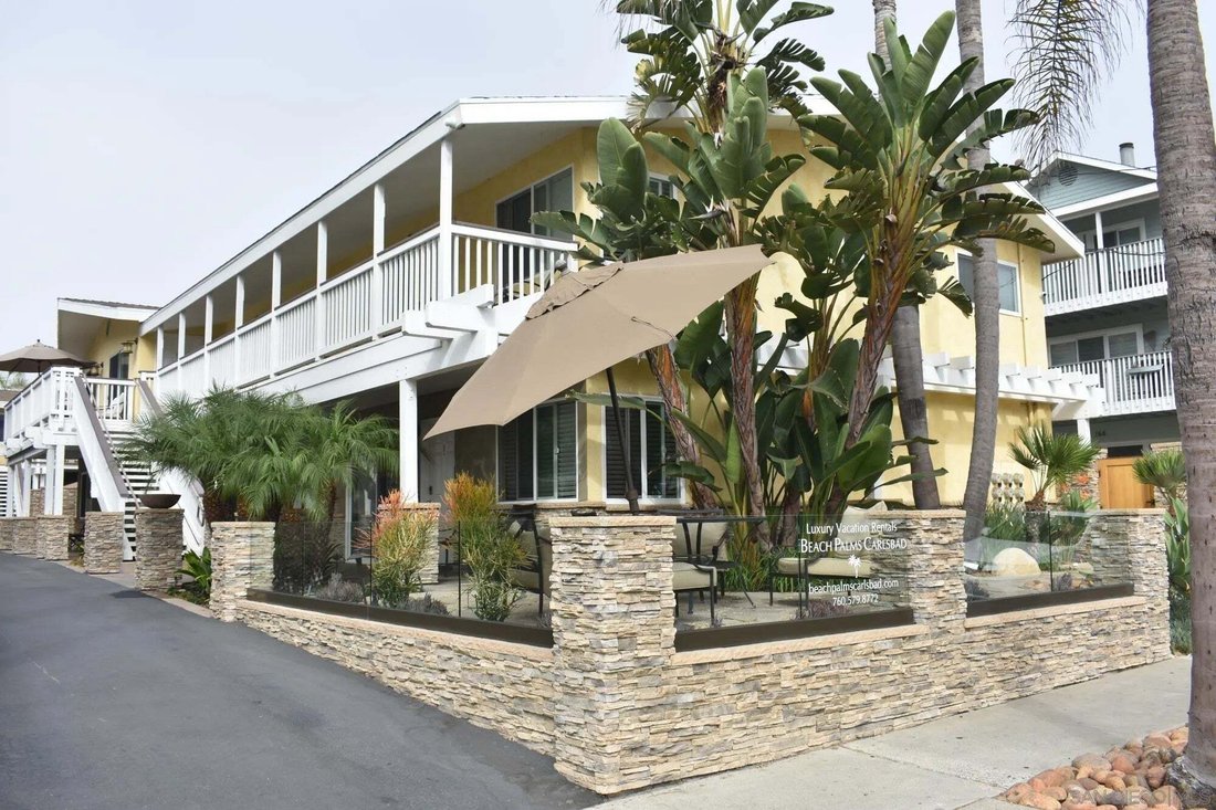 Carlsbad, California, United States 1 - 18866612
