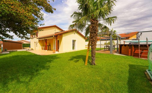House in Chasse-sur-Rhone, Auvergne-Rhône-Alpes, France 1