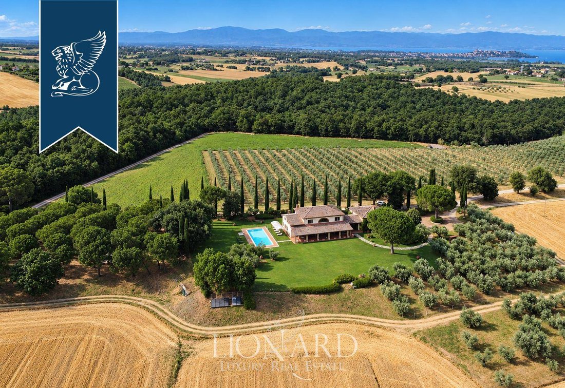 Villa in Castiglione del Lago, Umbria, Italy 2 - 18867600