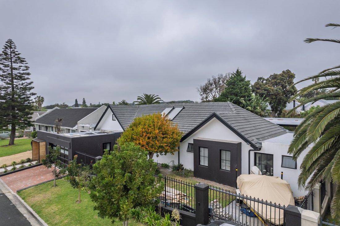 Country House in Hout Bay, South Peninsula, Cape Town 2 - 18864459