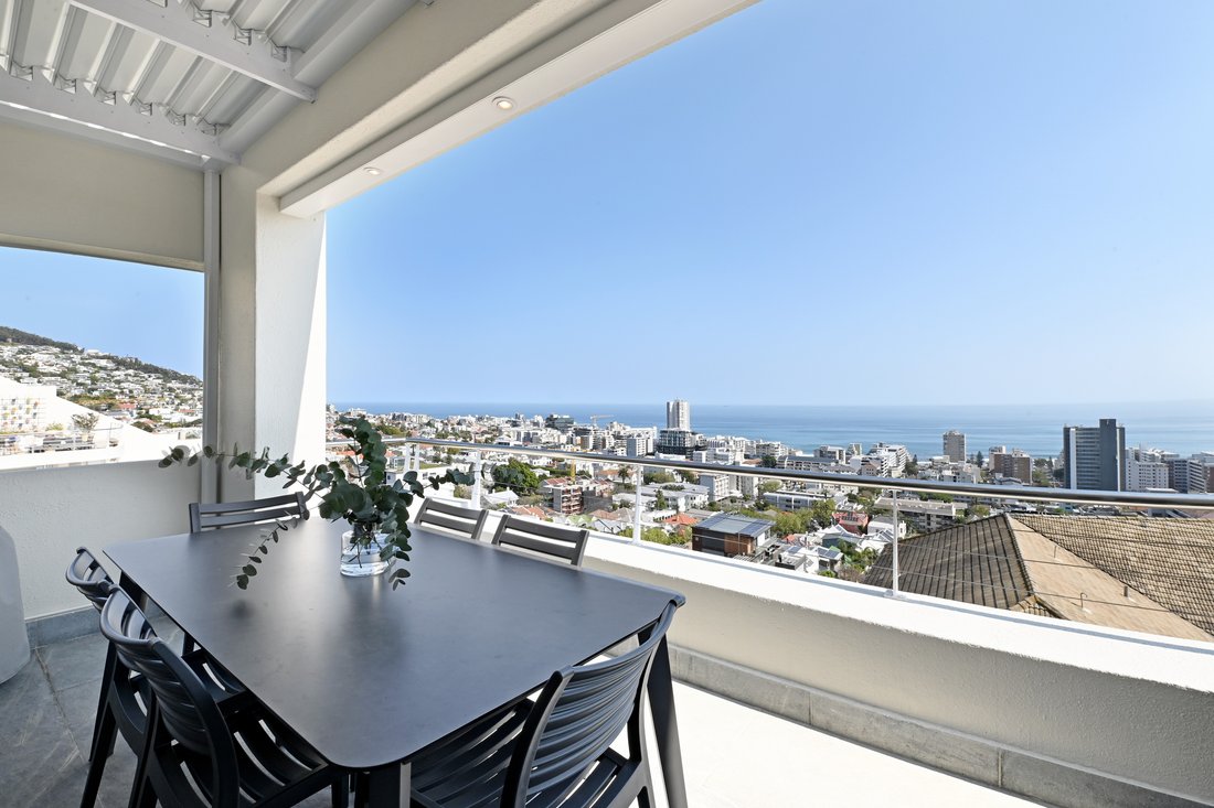 Apartment in Sea Point, Atlantic Seaboard, Cape Town 3 - 18868219