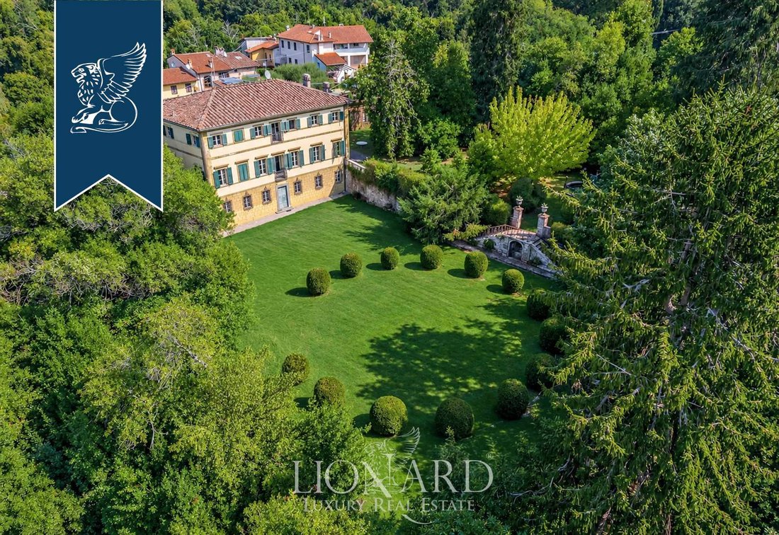 Villa in Camaiore, Tuscany, Italy 2 - 18867608