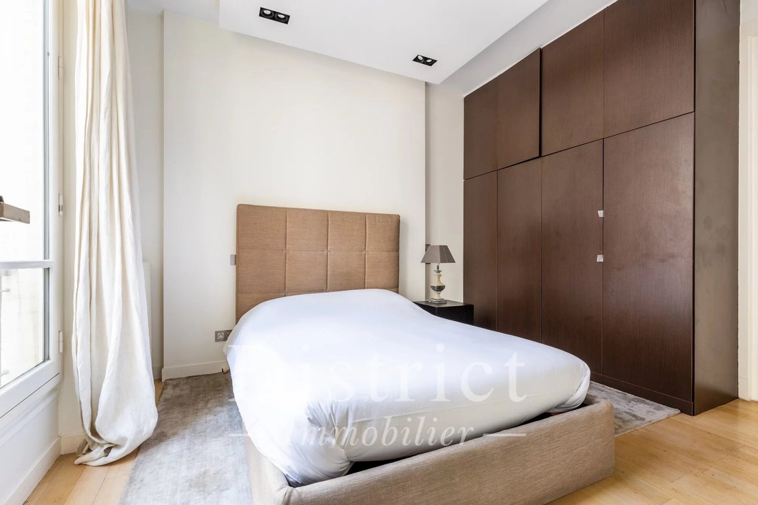 Apartment in Triangle d'Or, Paris 8e Arrondissement, Paris 5 - 18863358