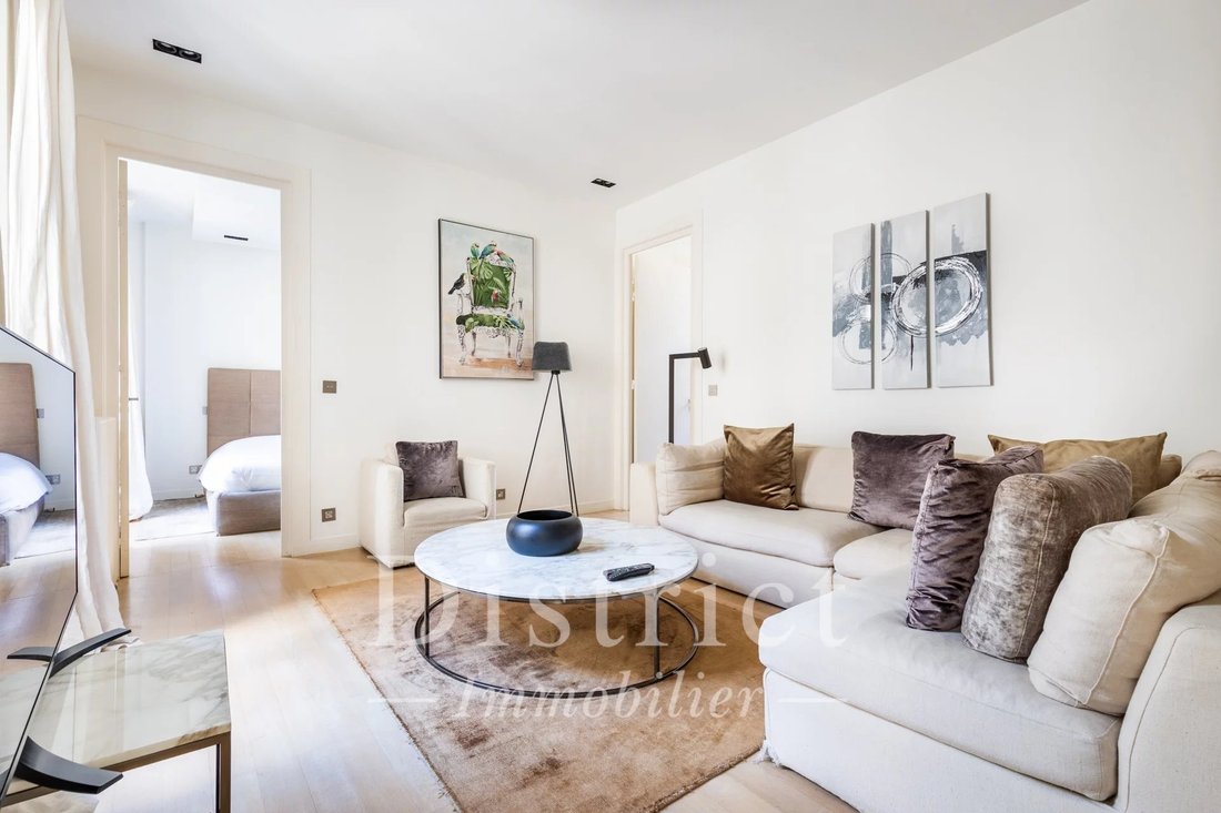 Apartment in Triangle d'Or, Paris 8e Arrondissement, Paris 2 - 18863358