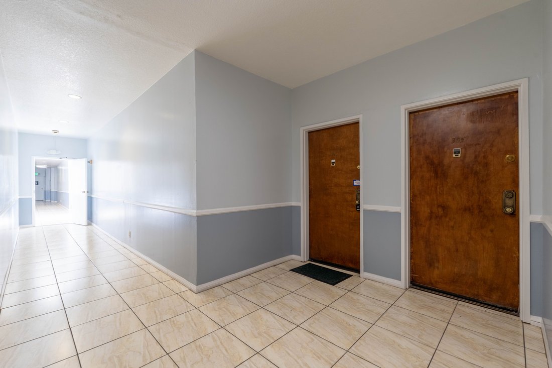 Condo in Los Angeles, California, United States 2 - 18867727