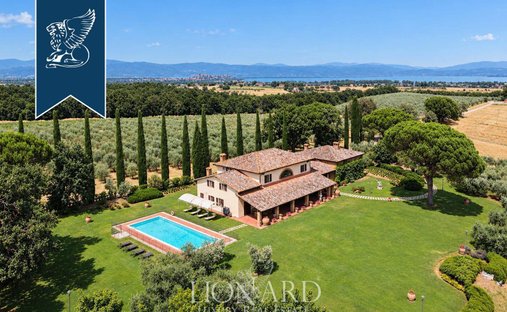 Villa in Castiglione del Lago, Umbria, Italy 1