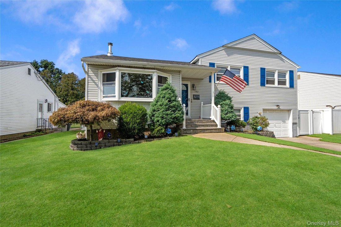 House in East Meadow, New York, United States 2 - 18866912