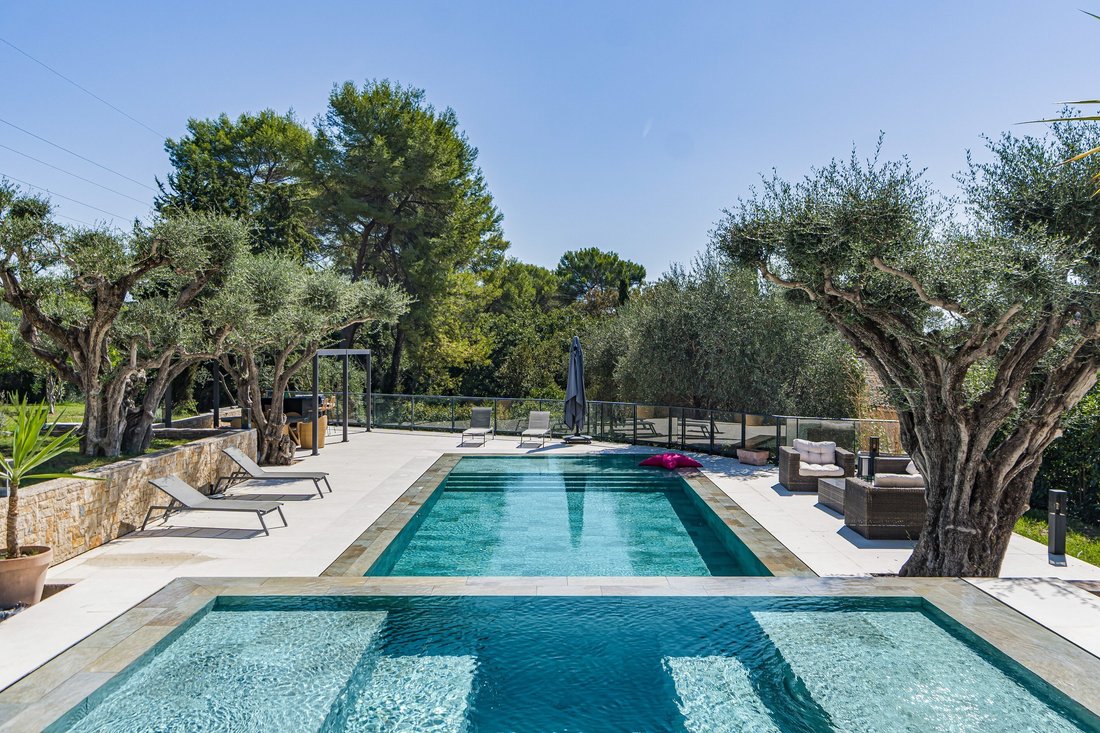 House in Mougins, Provence-Alpes-Côte d'Azur, France 2 - 18864898