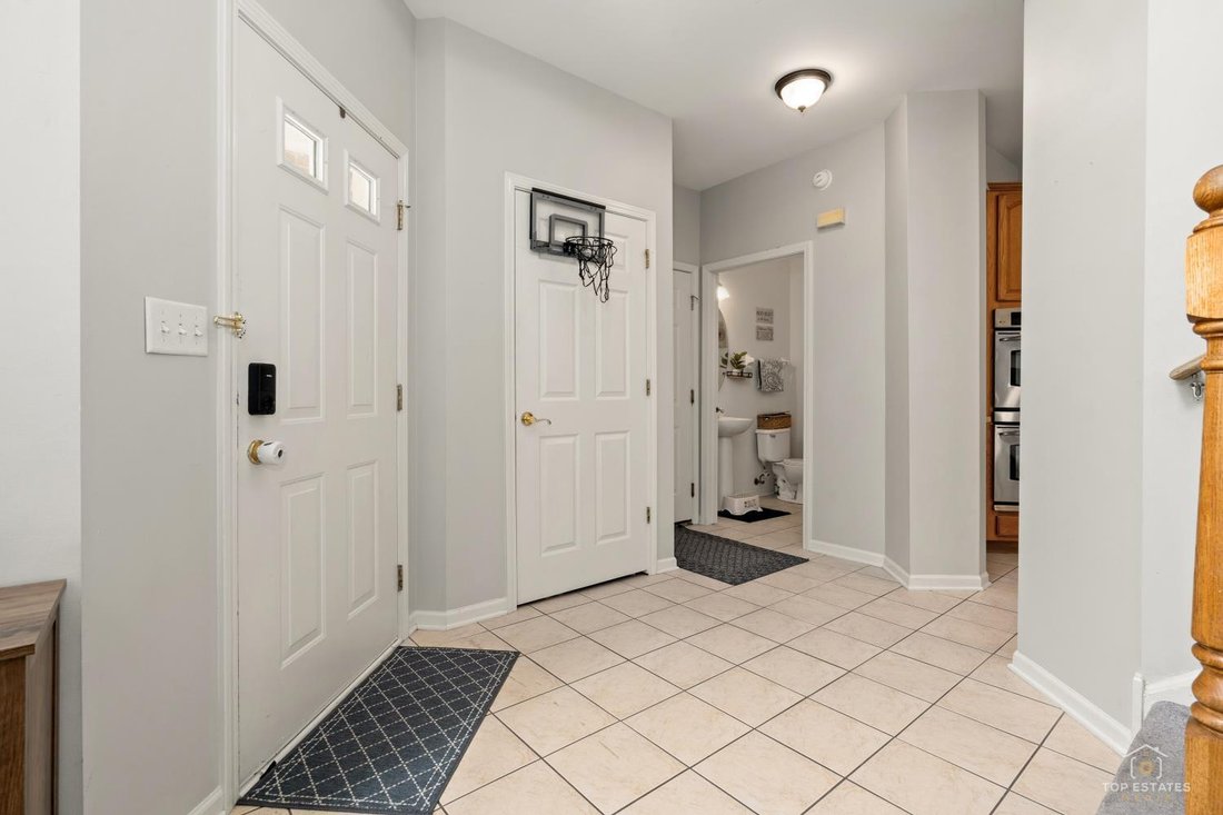 Townhouse in Bolingbrook, Illinois, United States 4 - 18866695