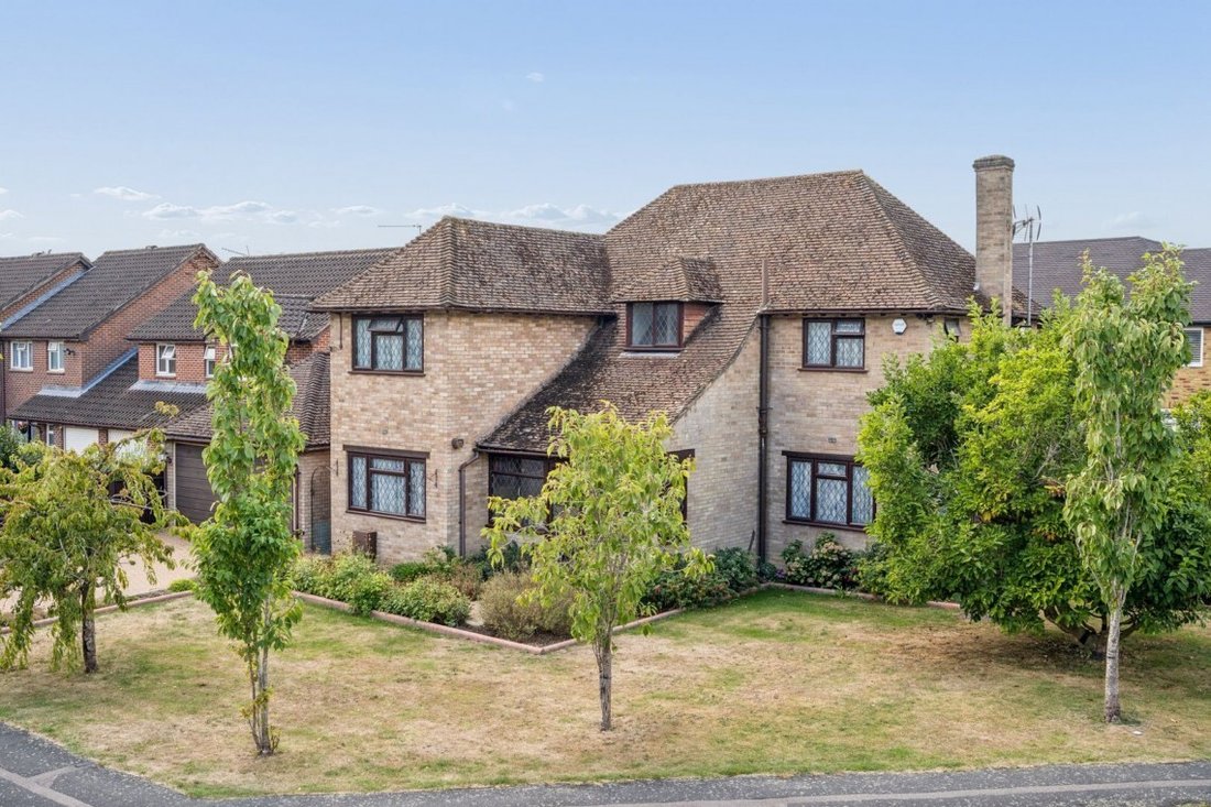 House in Farnham Royal, England 2 - 18865655