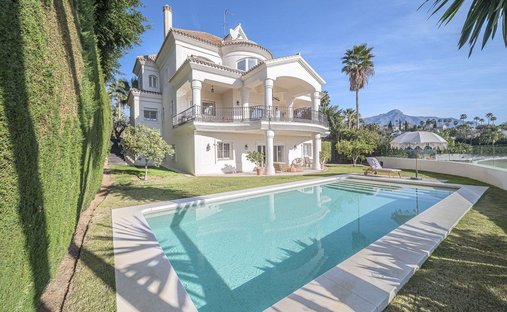 Villa in Nueva Andalucía, Marbella, Spanien 1