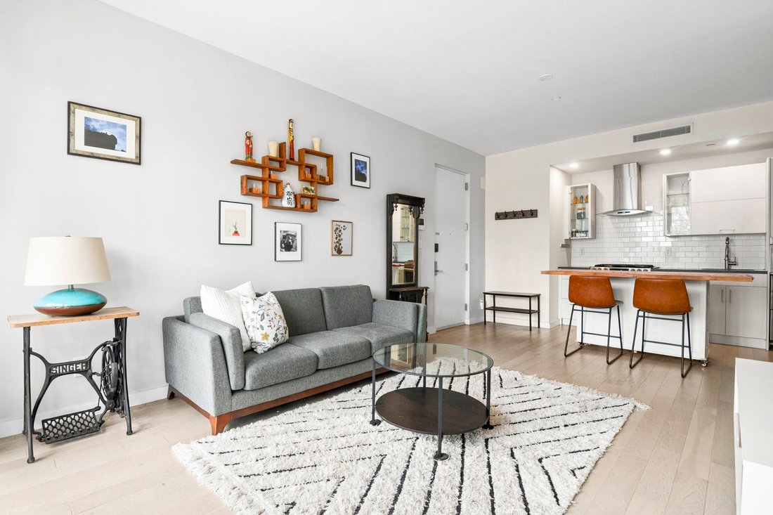 Condo in New York, New York, United States 3 - 17549801