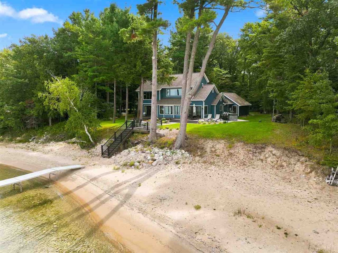 House in Traverse City, Michigan, United States 1 - 18865288
