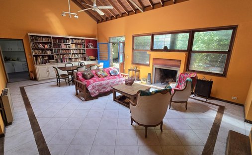 House in Munro, Buenos Aires Province, Argentina 1