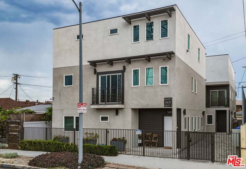 Los Angeles, California, United States 2 - 18845387