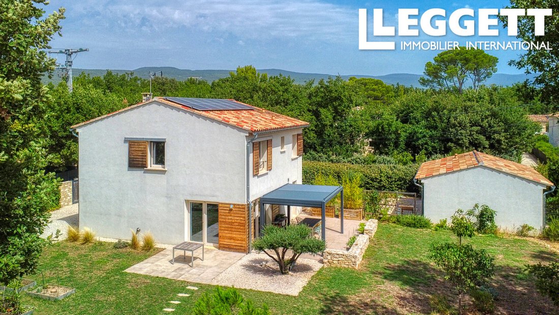 Villa in Saint-Saturnin-lès-Apt, Provence-Alpes-Côte d'Azur, France 1 - 18850085