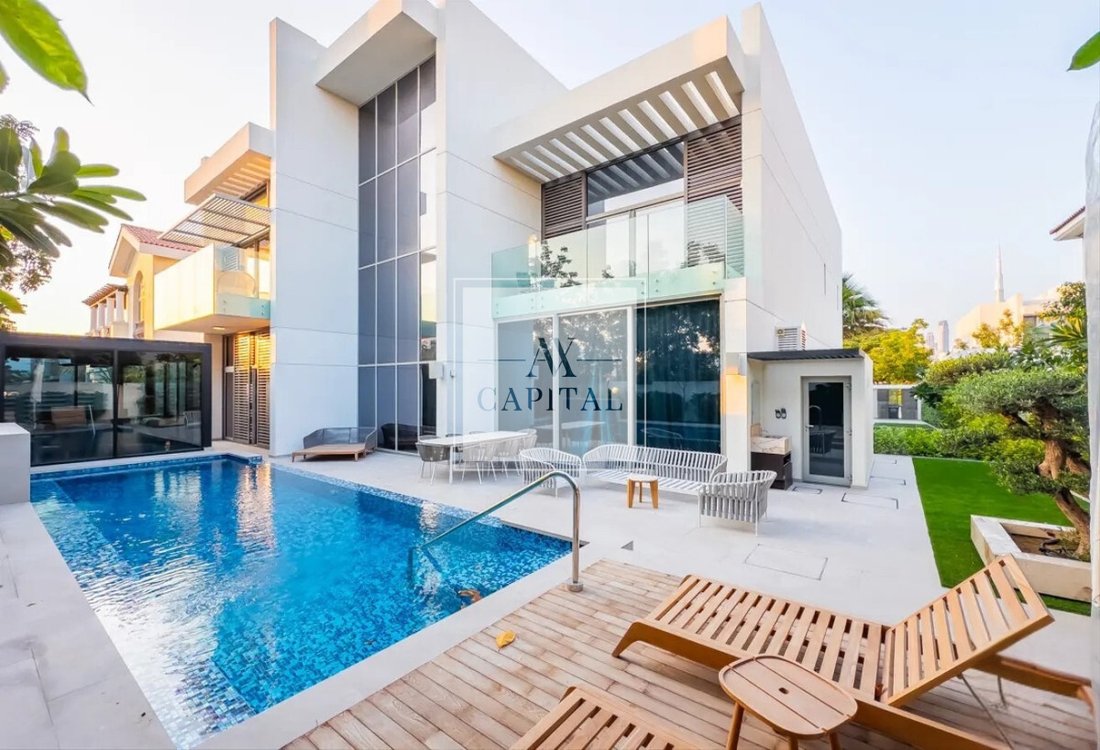 Villa in The Meadows, Dubai, United Arab Emirates 1 - 18863686