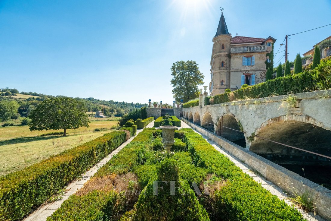 Castello a Valensole, Provenza-Alpi-Costa Azzurra, Francia 1 - 13257566