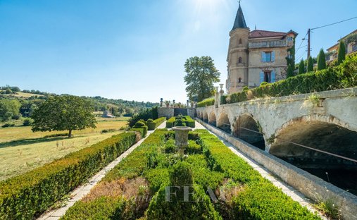 Castle in Valensole, Provence-Alpes-Côte d'Azur, France 1
