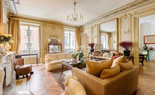 Apartment in Saint Philippe du Roule, Paris 8e Arrondissement, Paris 1