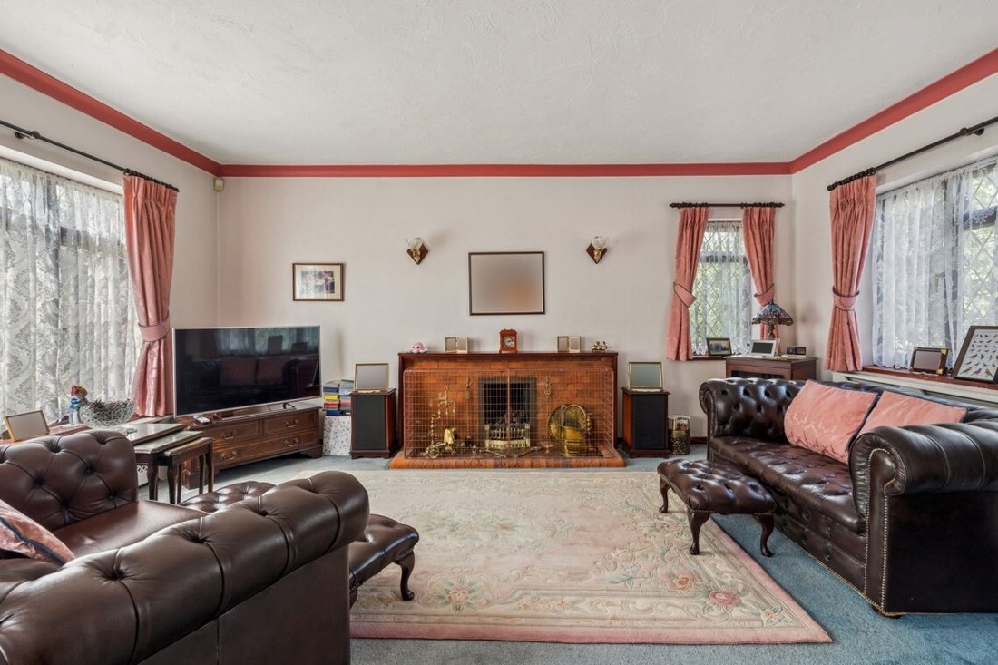 House in Farnham Royal, England 4 - 18865655