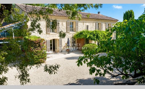 Villa in Graveson, Provence-Alpes-Côte d'Azur, France 1