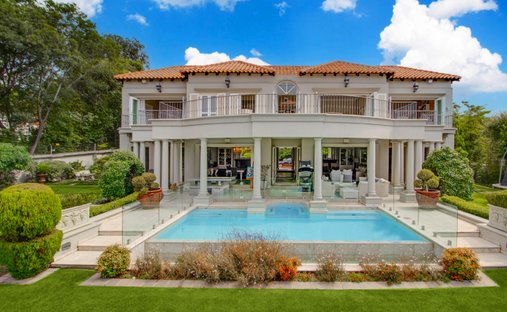 Country House in Hyde Park, Gauteng, South Africa 1