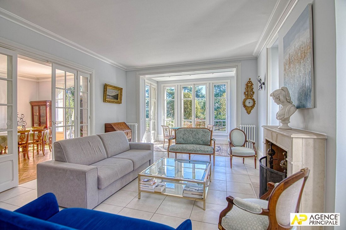 Apartment in Domaine National du Château, Versailles, France 5 - 18863864