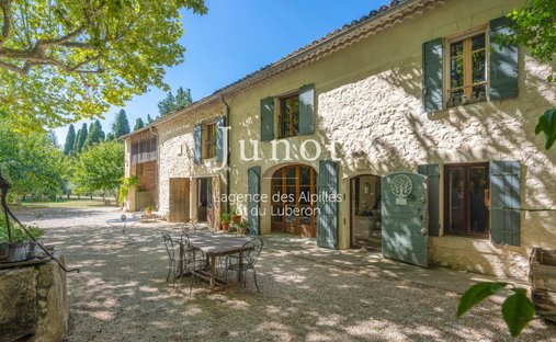Country House in Plan-d'Orgon, Provence-Alpes-Côte d'Azur, France 1