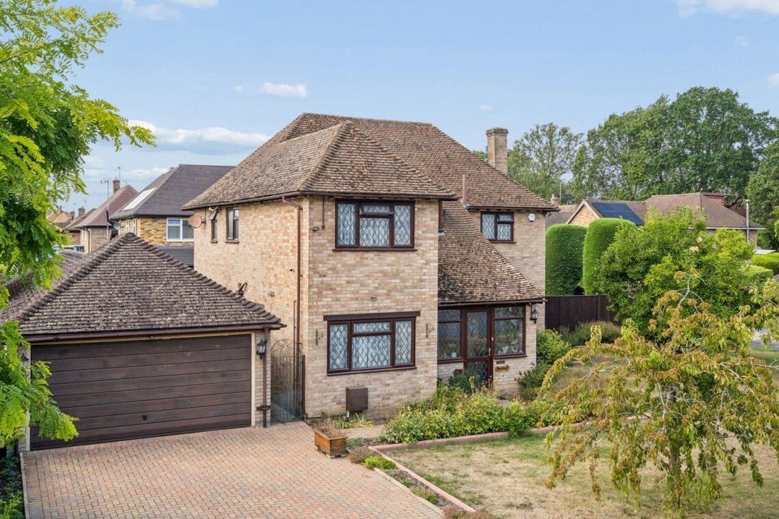 House in Farnham Royal, England 1 - 18865655