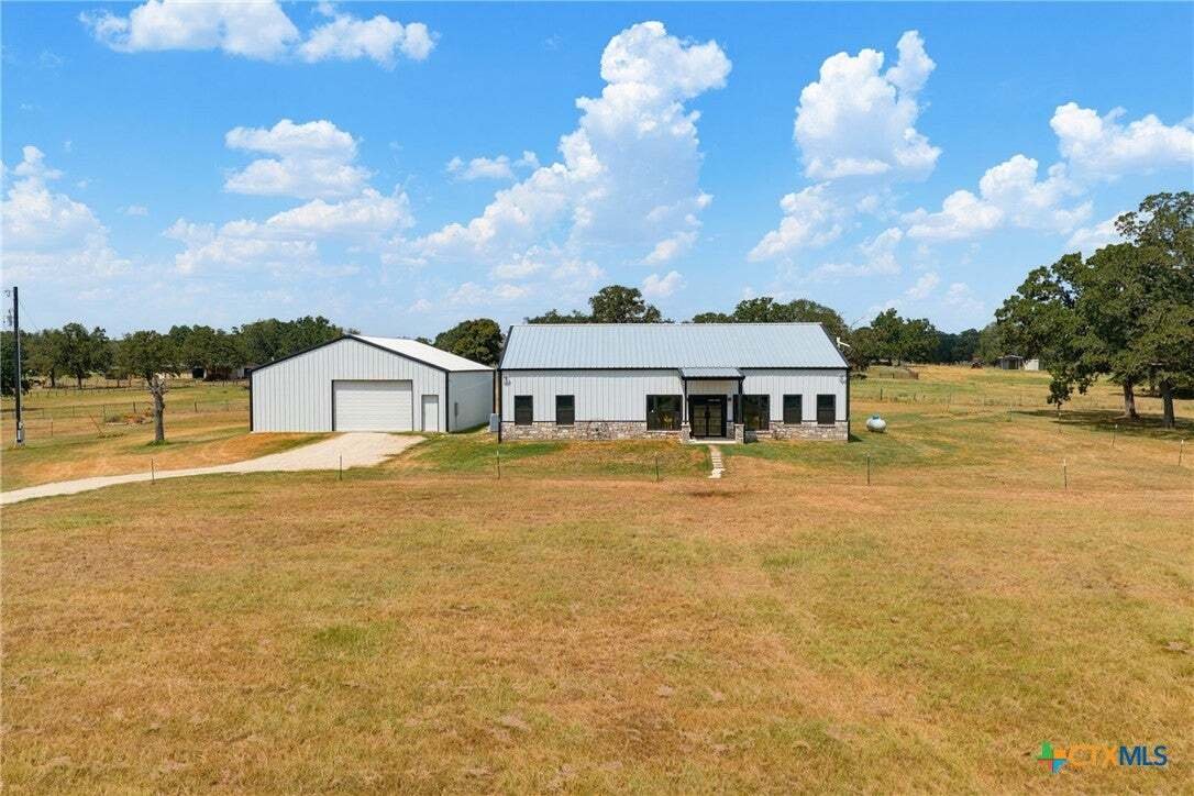 House in Thrall, Texas, United States 2 - 18866325