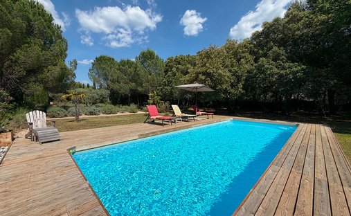 Villa in Est, Saint-Maximin-la-Sainte-Baume, France 1